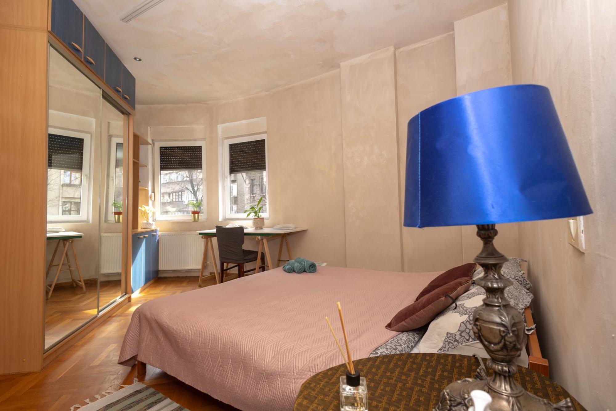 Shared Retro Vintage Luxury Apartment Бухарест Экстерьер фото
